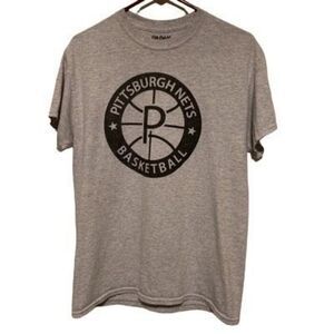 Pittsburgh Nets Basketball Size Medium T-Shirt